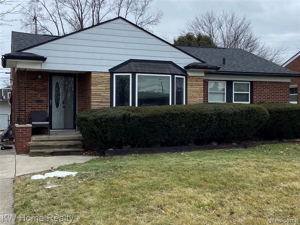18100 Holland Avenue, Eastpointe, MI 48021