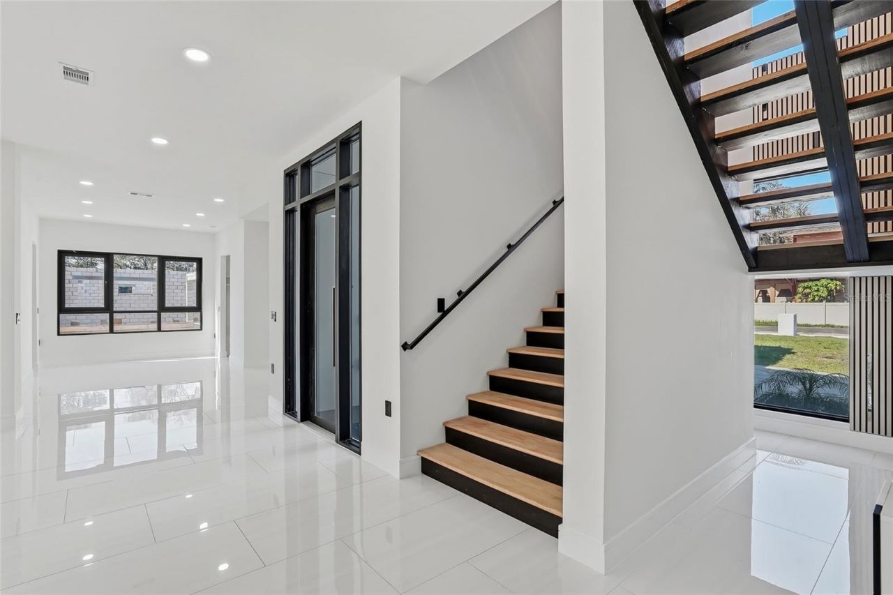 7818 N Hubert Avenue, Tampa, FL 33614 Photo