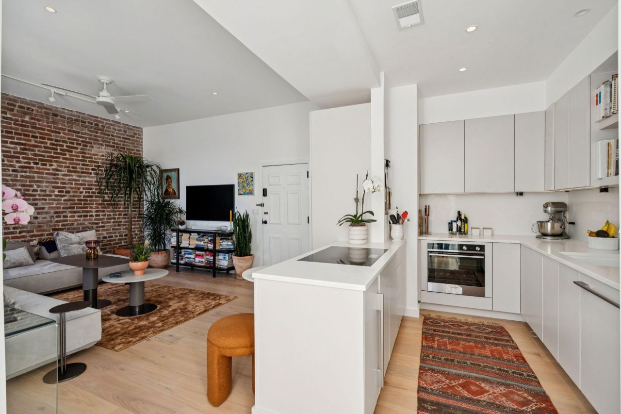 55 Ashley Avenue Photo 10