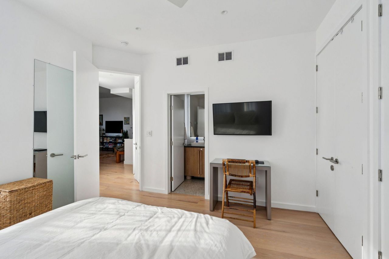 55 Ashley Avenue Photo 17