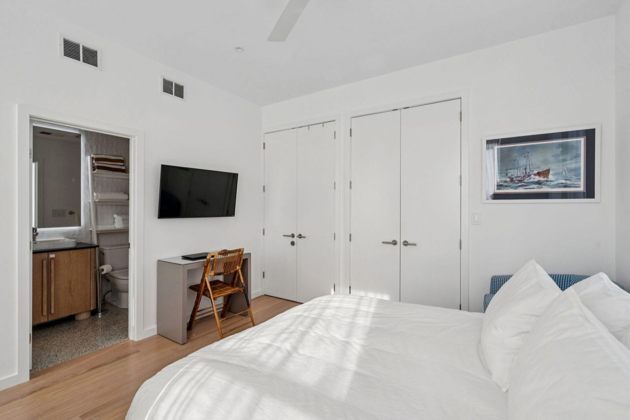 55 Ashley Avenue Photo 18