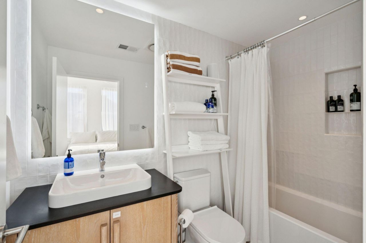 55 Ashley Avenue Photo 20