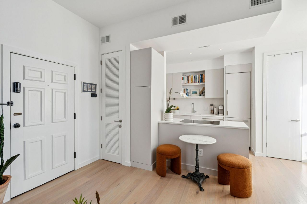 55 Ashley Avenue Photo 9