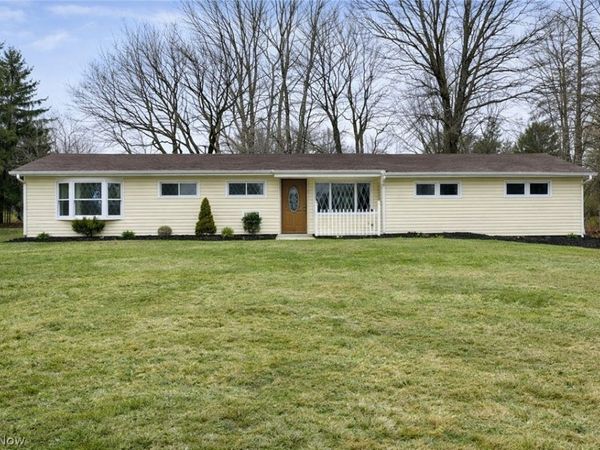 18832 Maplewood Lane, Chagrin Falls, OH 44023