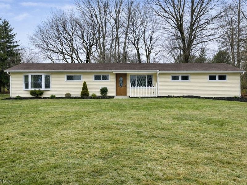 18832 Maplewood Lane, Chagrin Falls, OH 44023 Photo 1