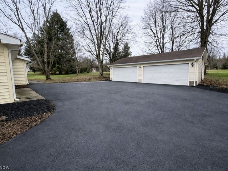 18832 Maplewood Lane, Chagrin Falls, OH 44023 Photo 3