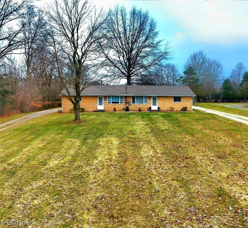 3300-3302 Highland Park Nw, North Canton, OH 44720 Main Photo