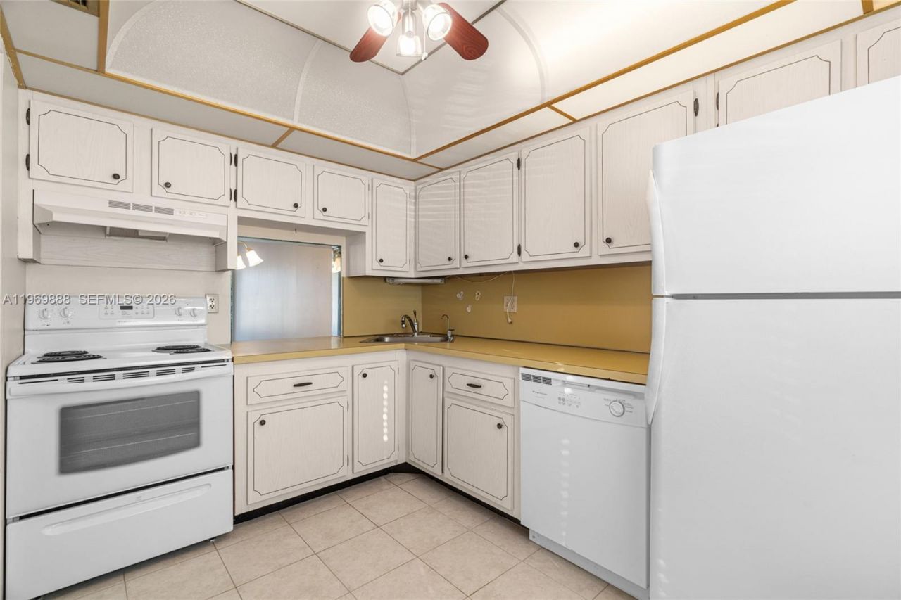 5851 NW 62nd Ave, Unit 210, Tamarac, FL 33319 Photo