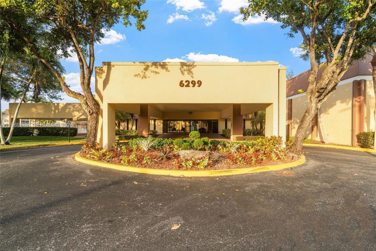 5851 NW 62nd Ave, Unit 210, Tamarac, FL 33319 Photo