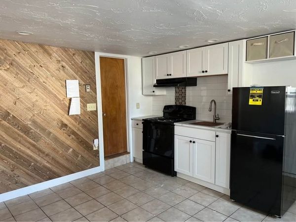 76 Lowell St, Unit B, Peabody, MA 01960