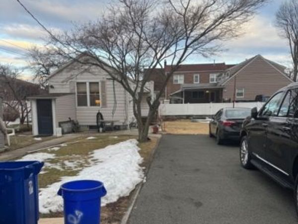 2 Harrison St, Belleville, NJ 07109