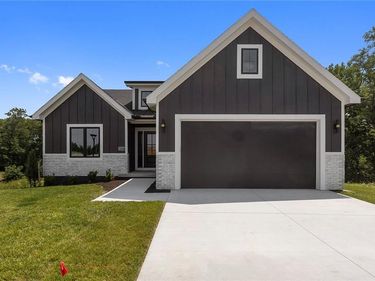 9727 N Montclair Avenue, Kansas City, MO 64153