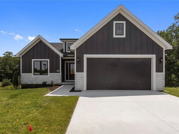 9727 N Montclair Avenue, Kansas City, MO 64153