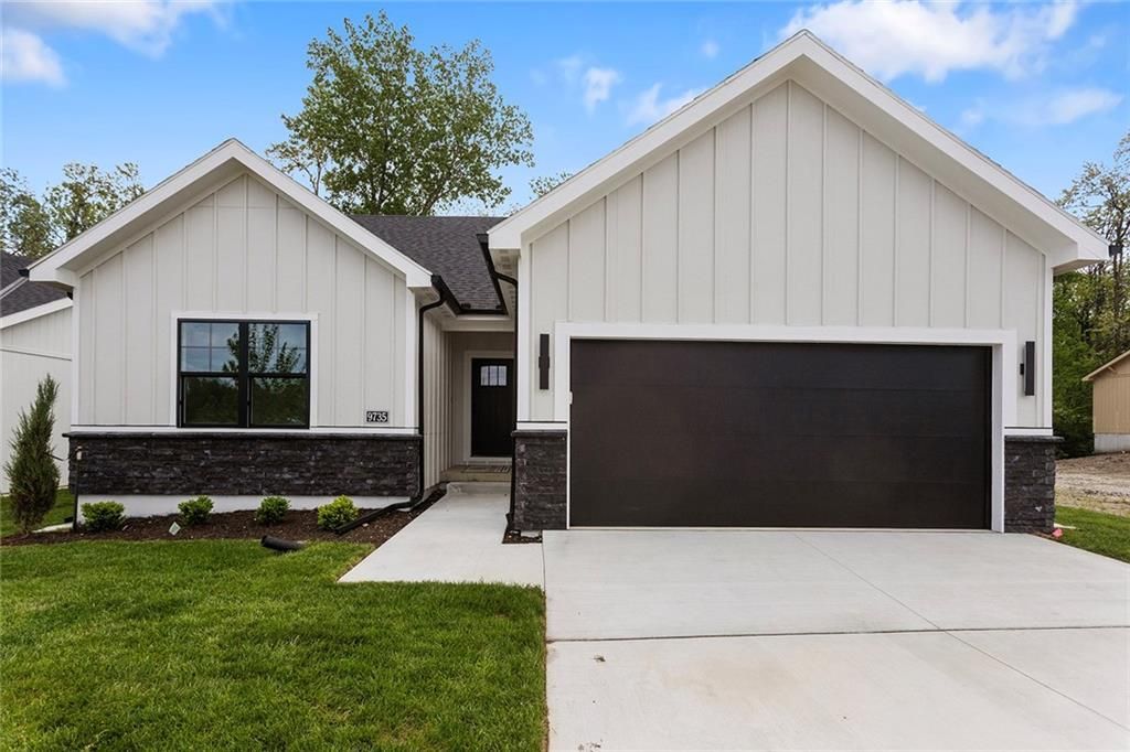 9735 N Lucerne Avenue, Kansas City, MO 64153 Main Photo