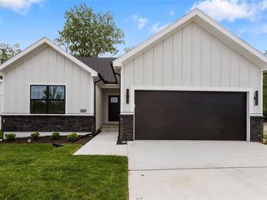 9735 N Lucerne Avenue, Kansas City, MO 64153