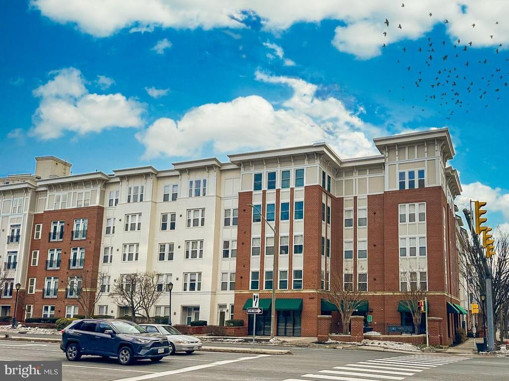 2655 Prosperity Avenue, Unit 224, Fairfax, VA 22031 Main Photo