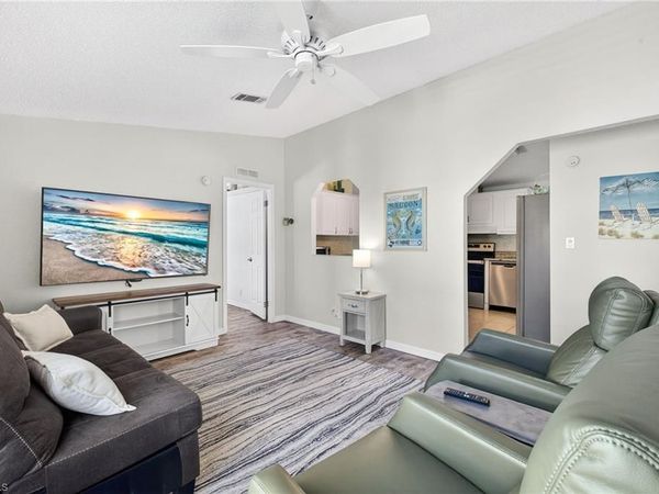 10390 Wales LOOP, BONITA SPRINGS, FL 34135