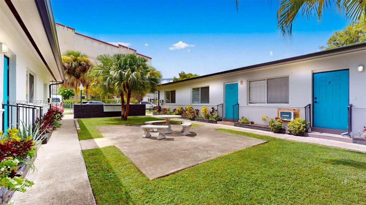 2499 SW 27th St , Unit 5, Miami, FL 33133 Photo