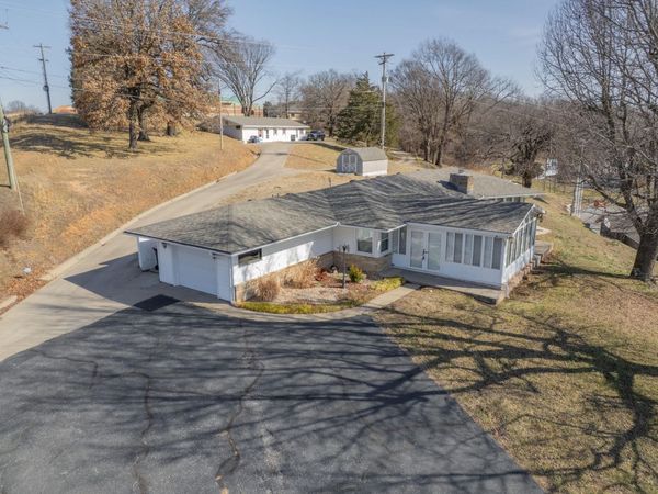 1399 Highway 37 , Cassville, MO 65625