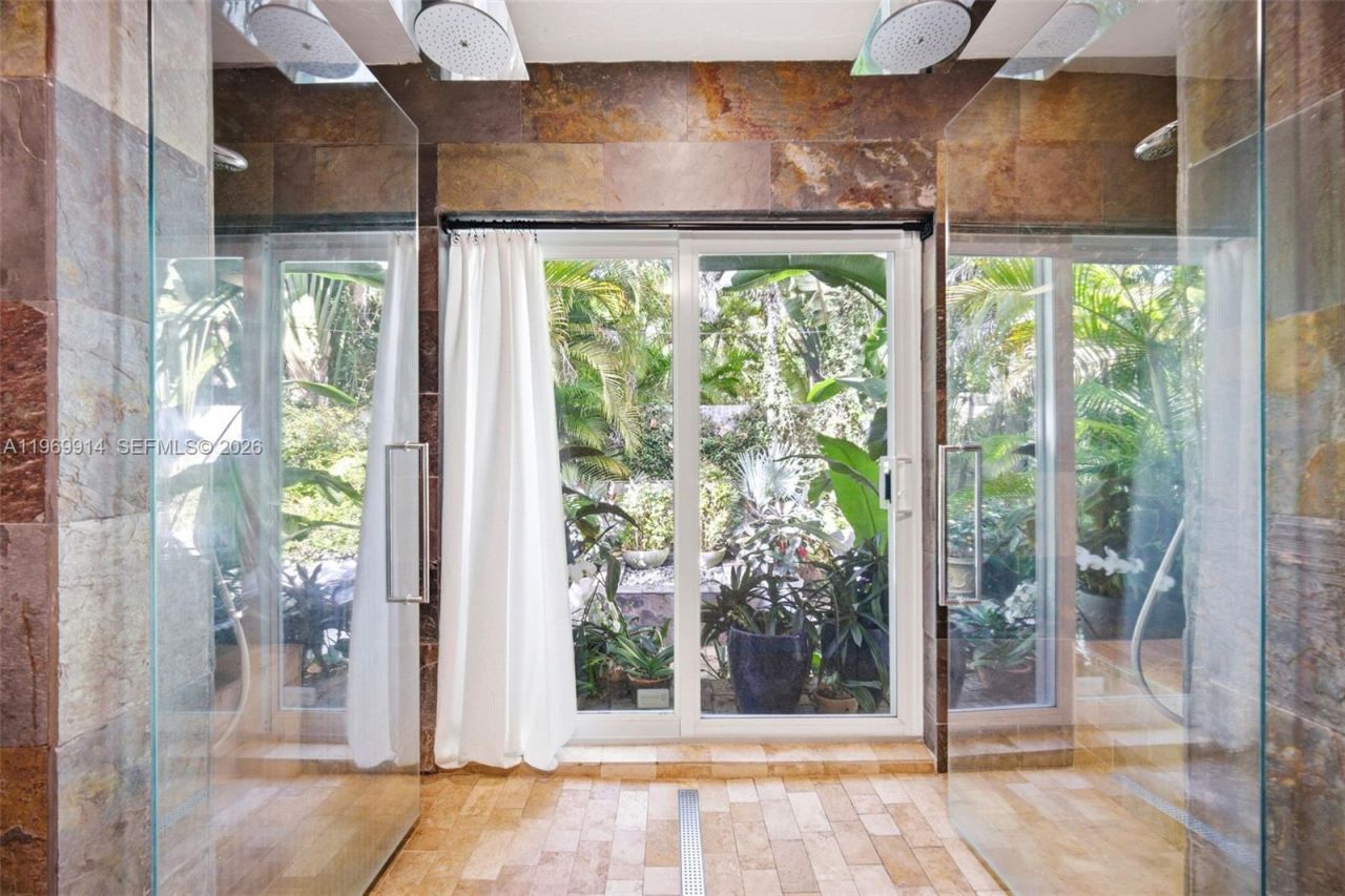 3730 Solana Rd, Miami, FL 33133 Photo