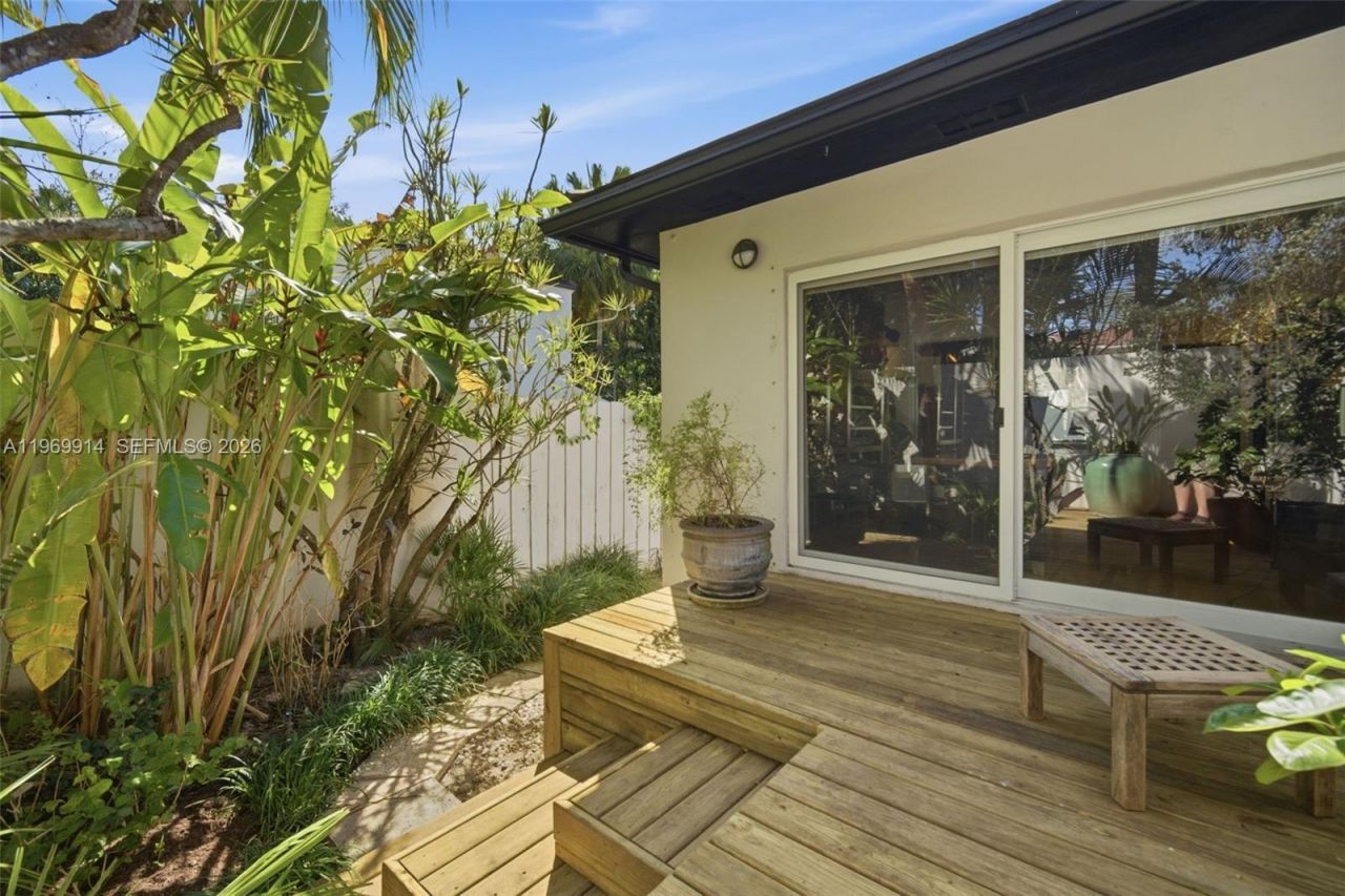 3730 Solana Rd, Miami, FL 33133 Photo