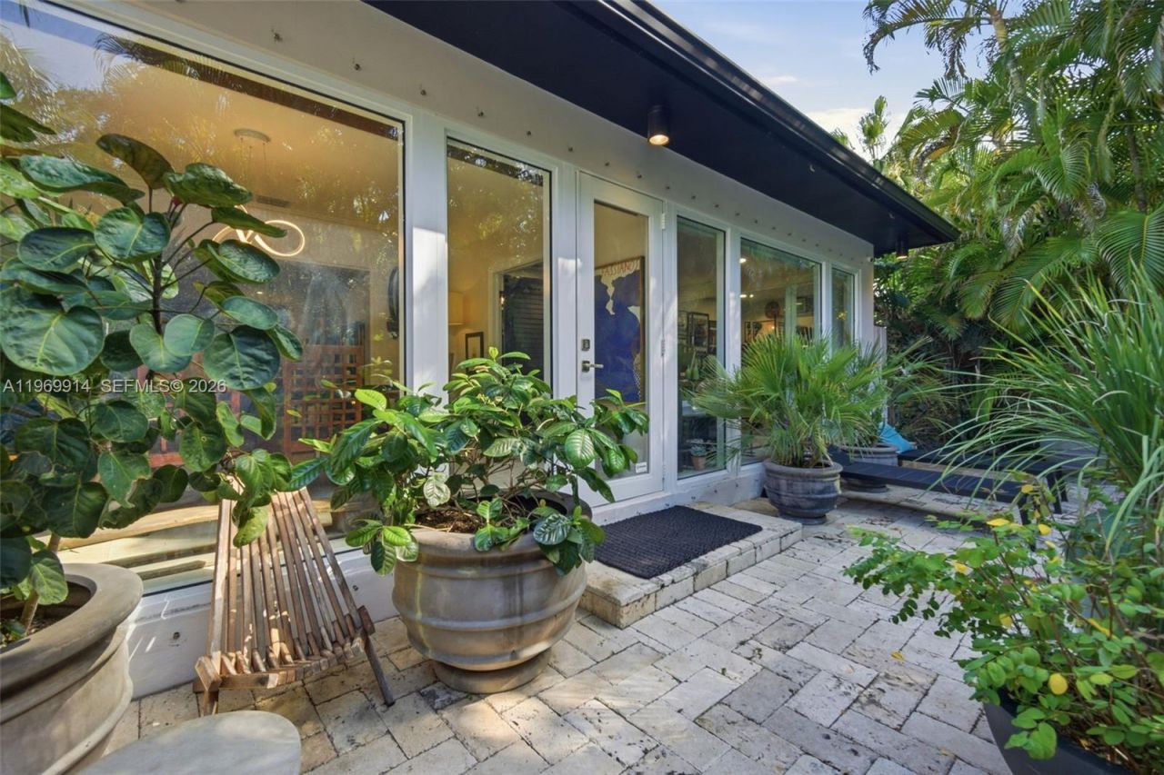 3730 Solana Rd, Miami, FL 33133 Photo