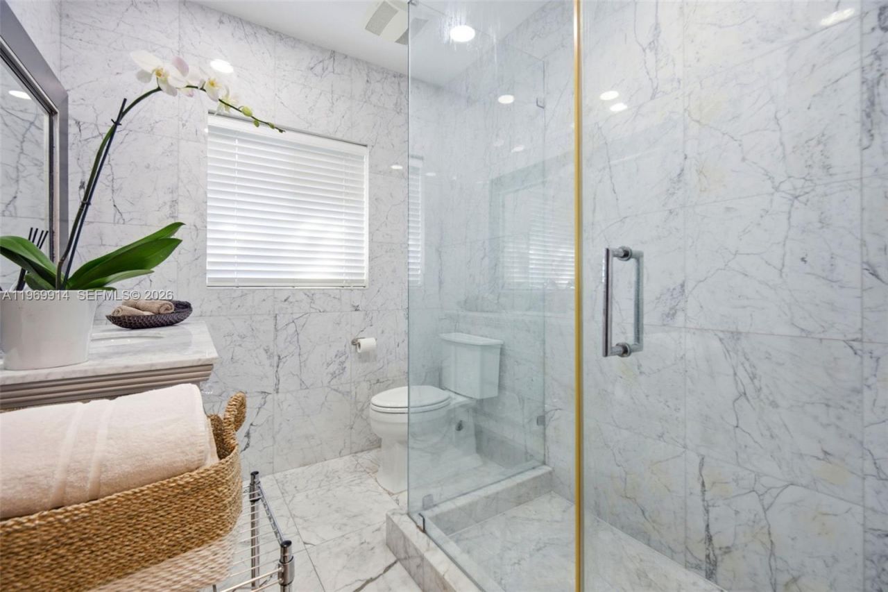 3730 Solana Rd, Miami, FL 33133 Photo