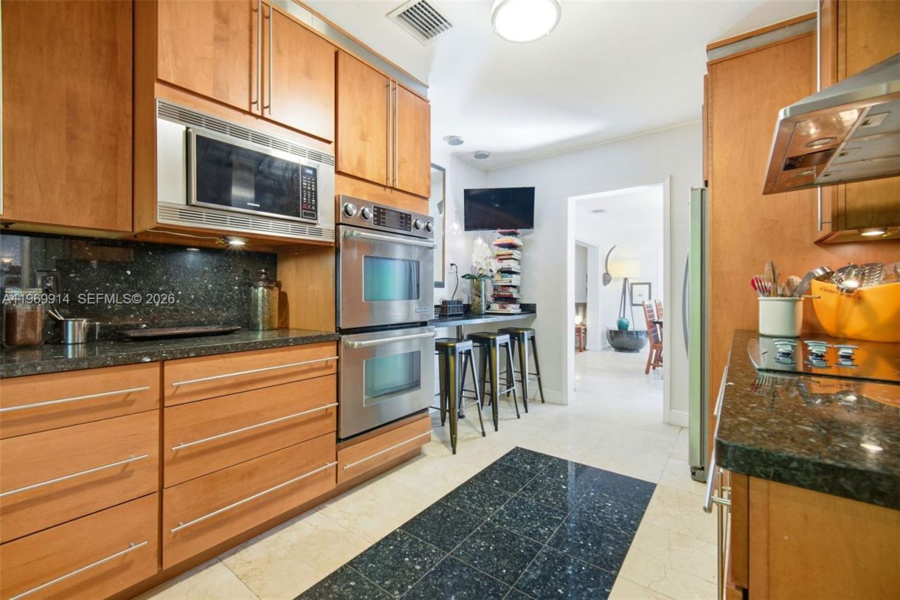 3730 Solana Rd, Miami, FL 33133 Photo