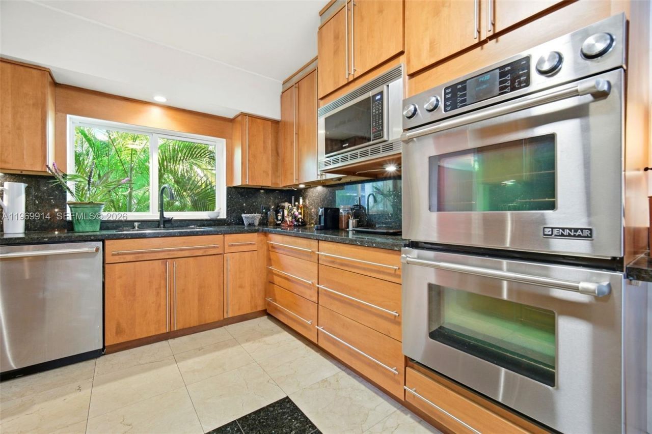 3730 Solana Rd, Miami, FL 33133 Photo