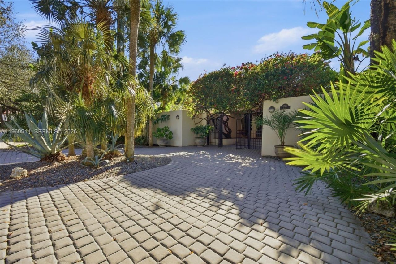 3730 Solana Rd, Miami, FL 33133 Photo