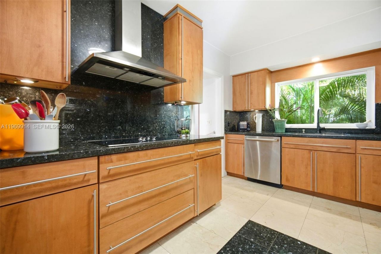 3730 Solana Rd, Miami, FL 33133 Photo