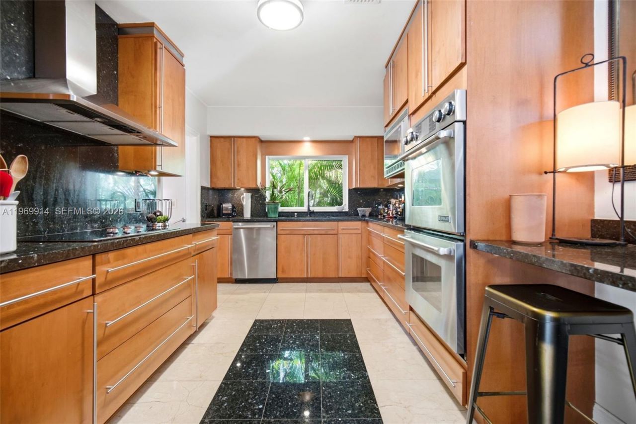 3730 Solana Rd, Miami, FL 33133 Photo