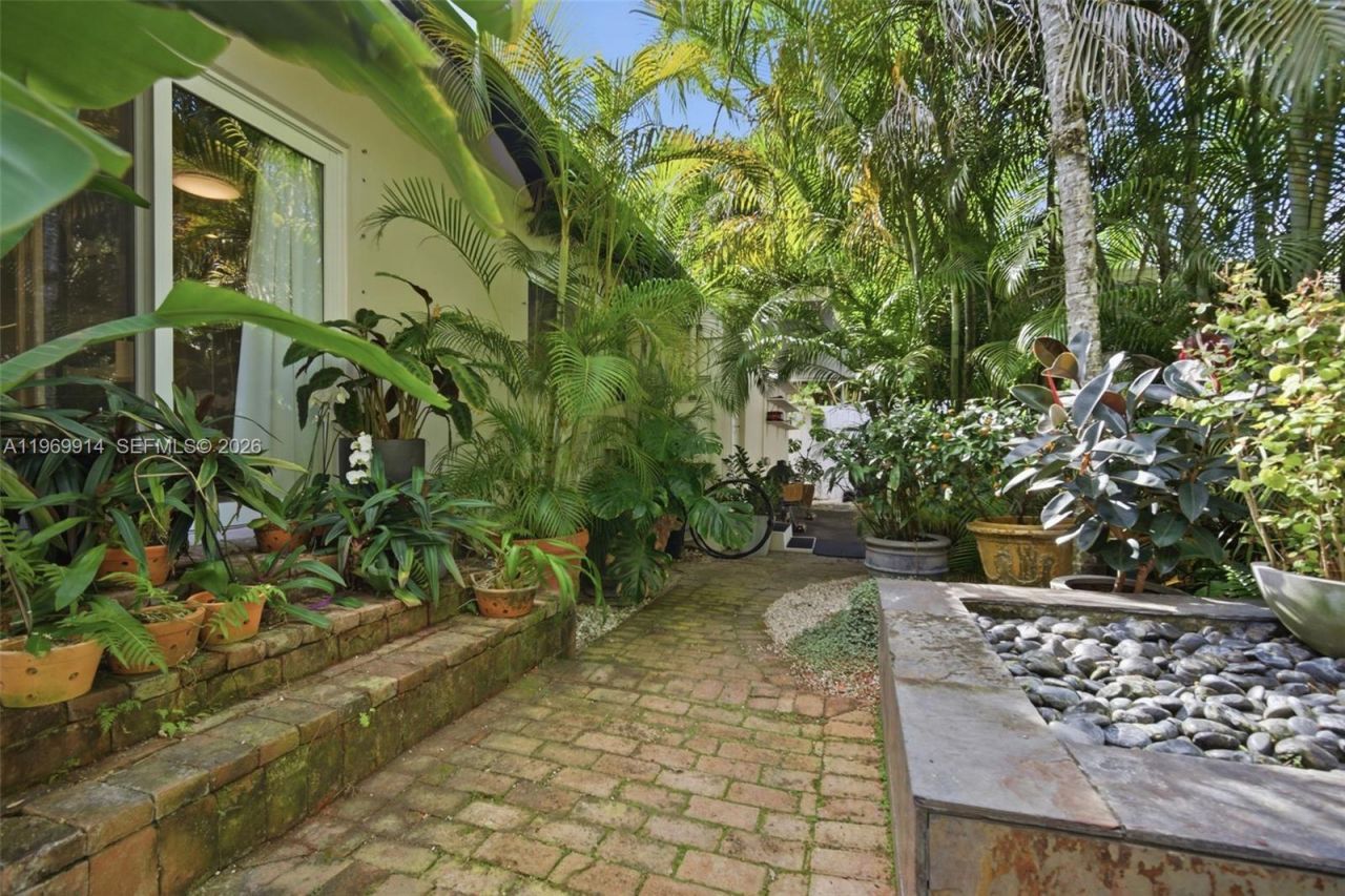 3730 Solana Rd, Miami, FL 33133 Photo