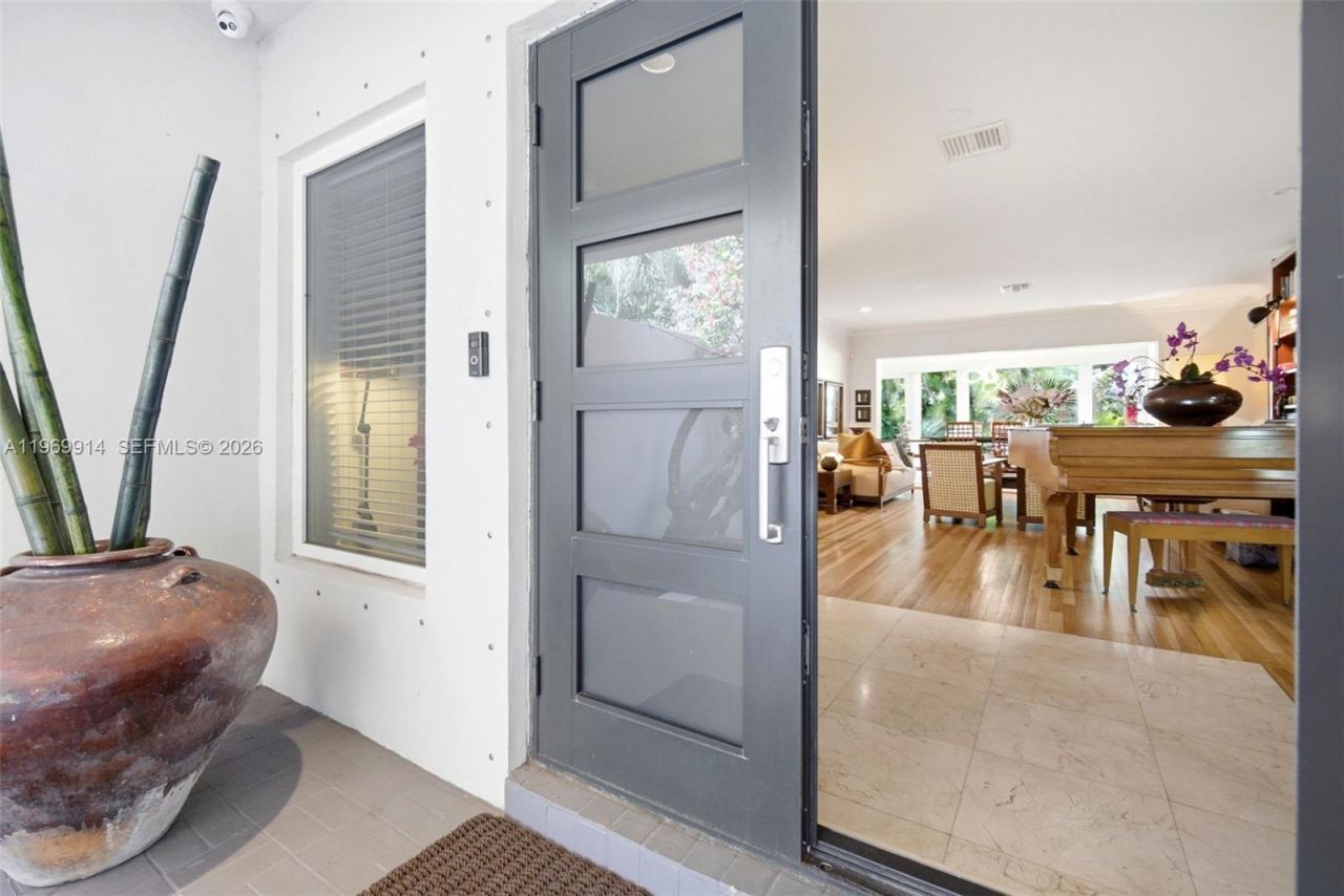 3730 Solana Rd, Miami, FL 33133 Photo