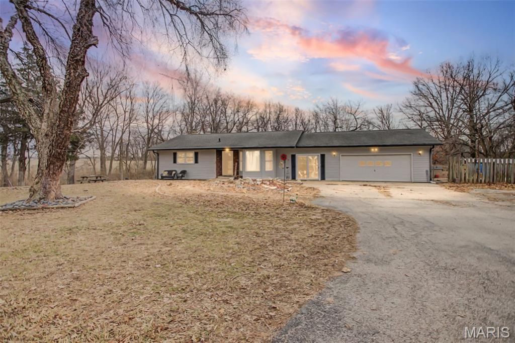 1943 Baldwin Road, Jacksonville, IL 62650 Main Photo