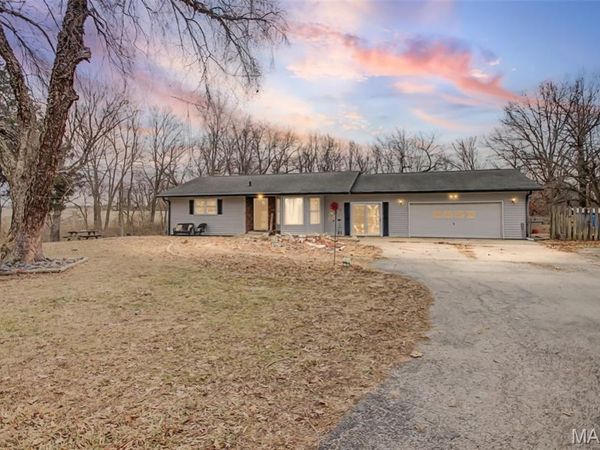 1943 Baldwin Road, Jacksonville, IL 62650