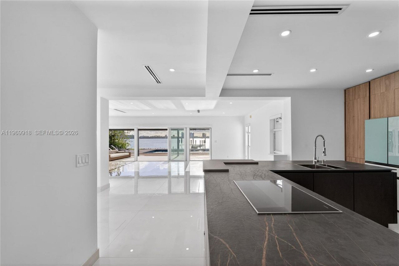 1101 S Shore Dr, Miami Beach, FL 33141 Photo