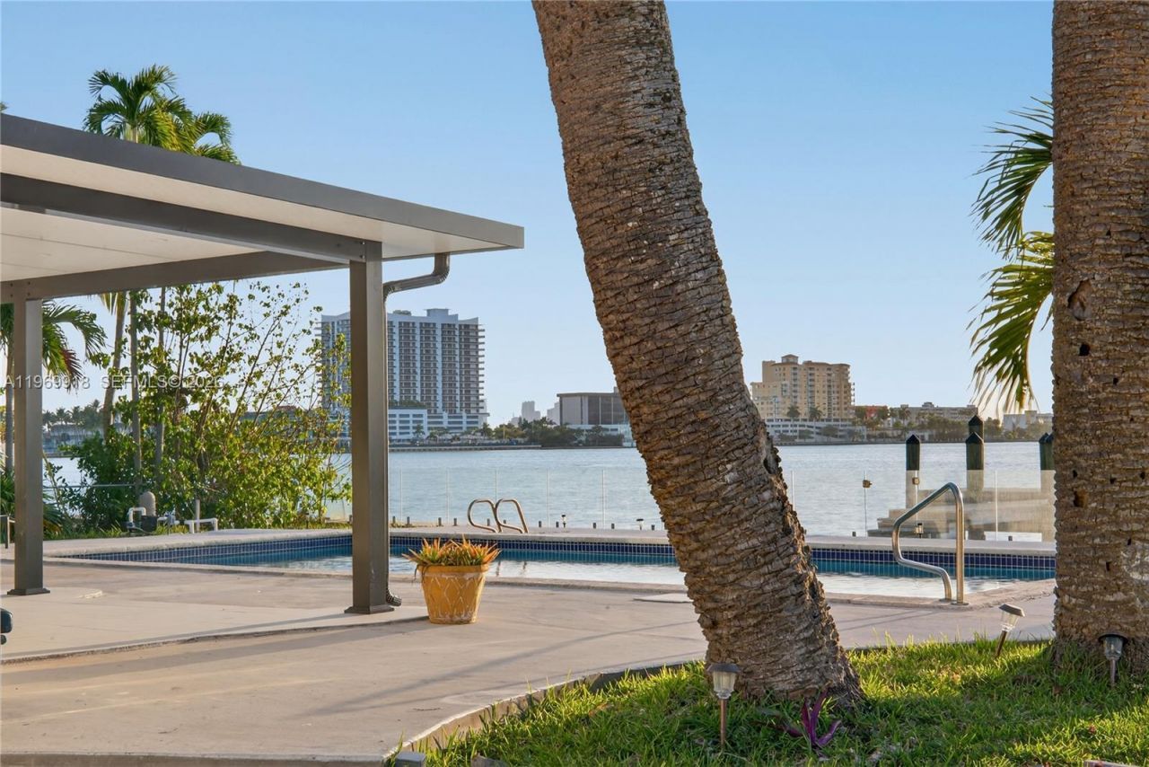 1101 S Shore Dr, Miami Beach, FL 33141 Photo