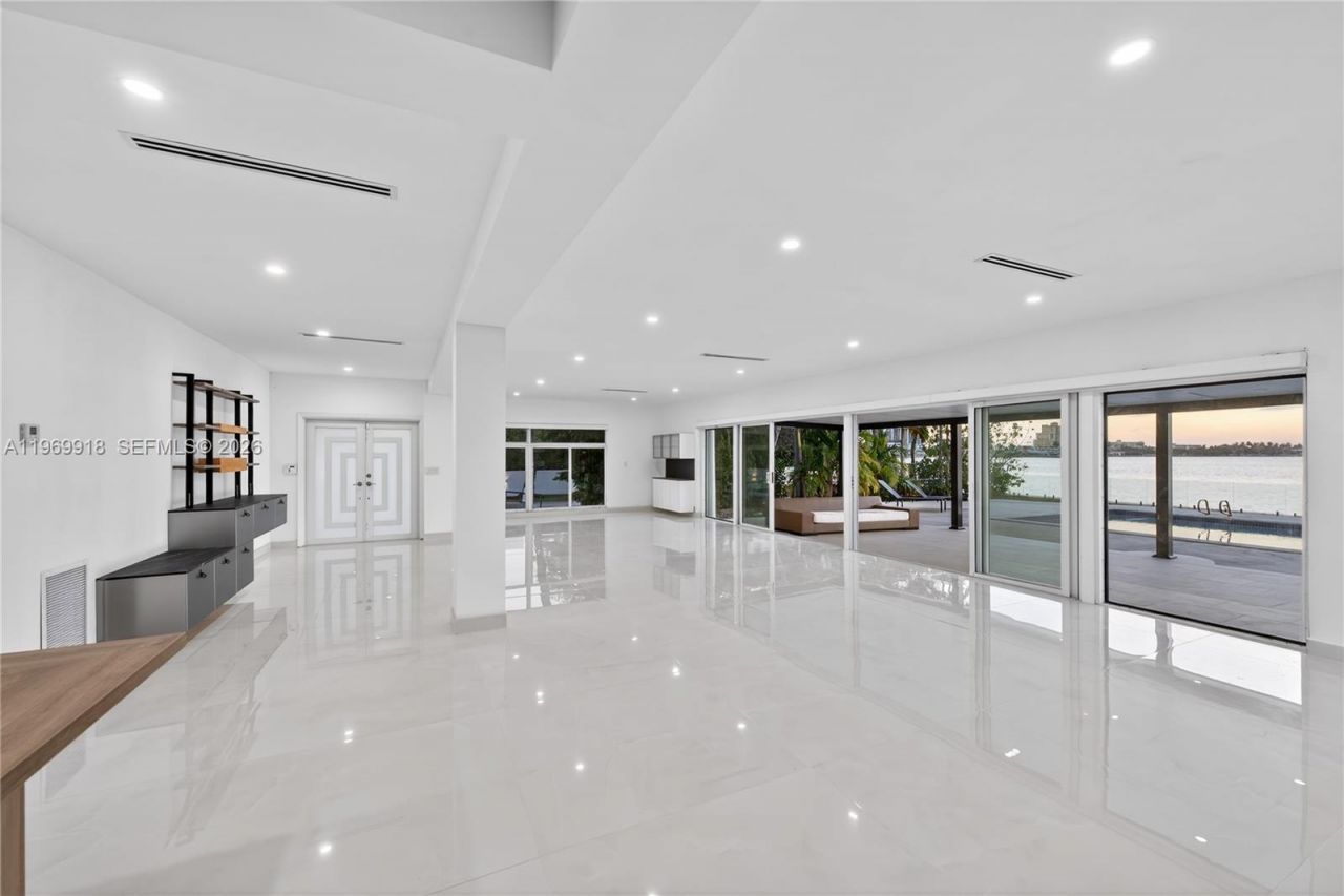 1101 S Shore Dr, Miami Beach, FL 33141 Photo