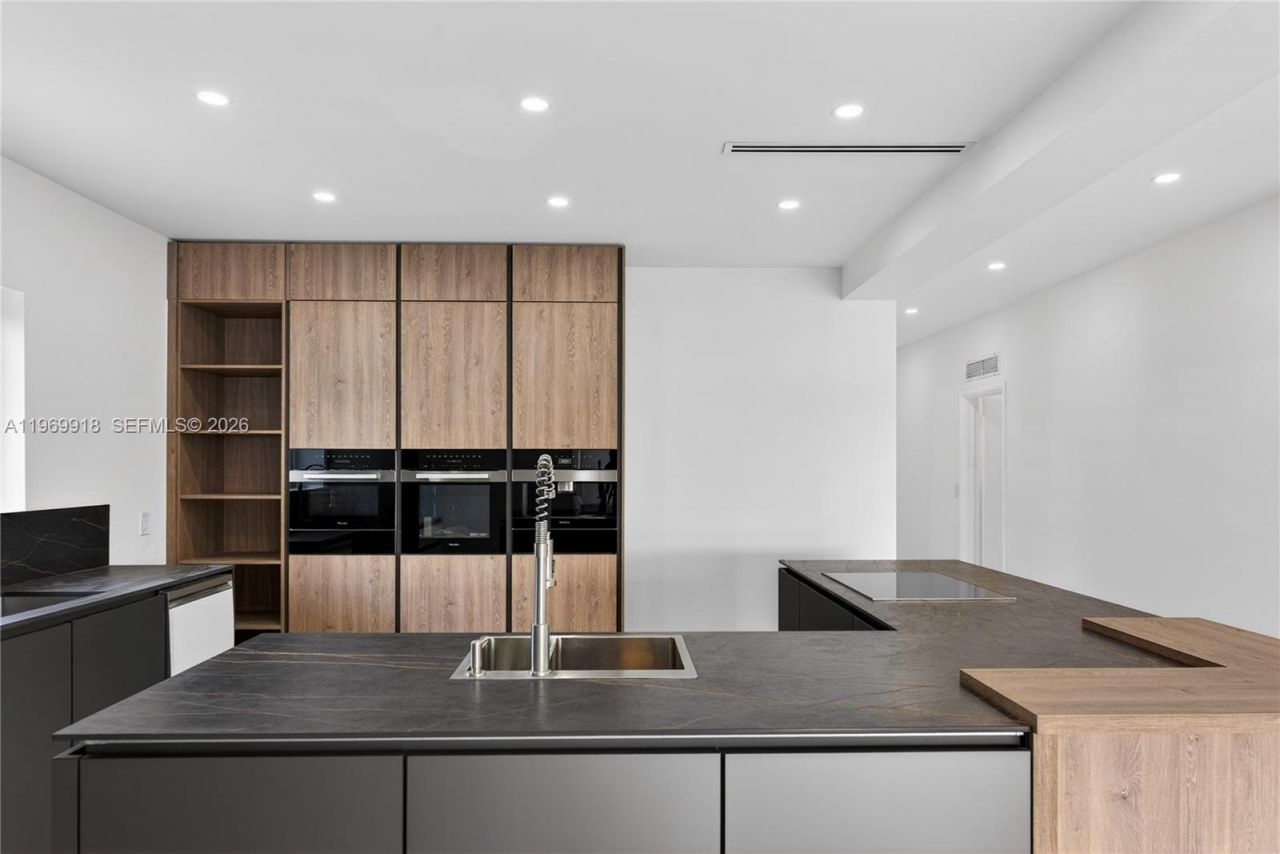 1101 S Shore Dr, Miami Beach, FL 33141 Photo