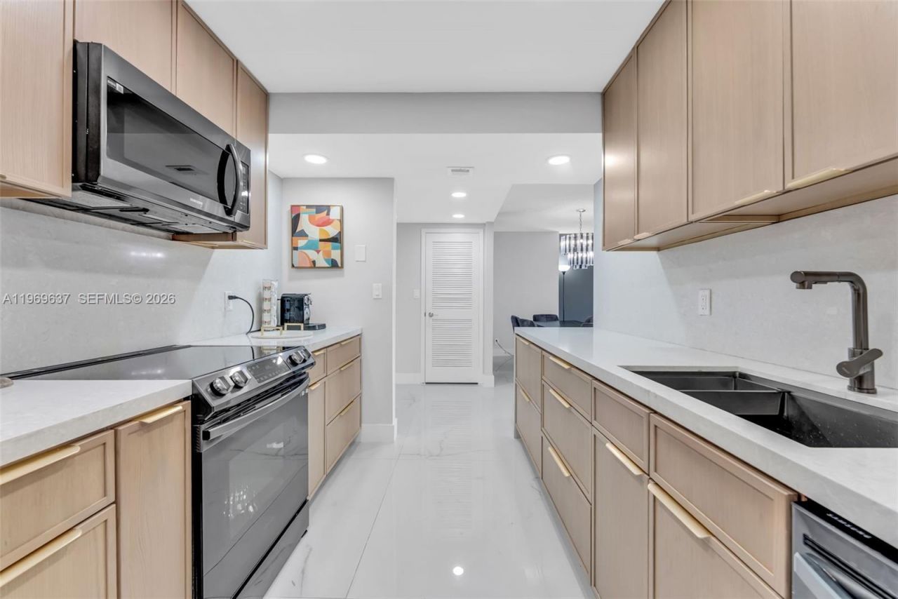 2500 Parkview Dr , Unit 2407, Hallandale Beach, FL 33009 Photo