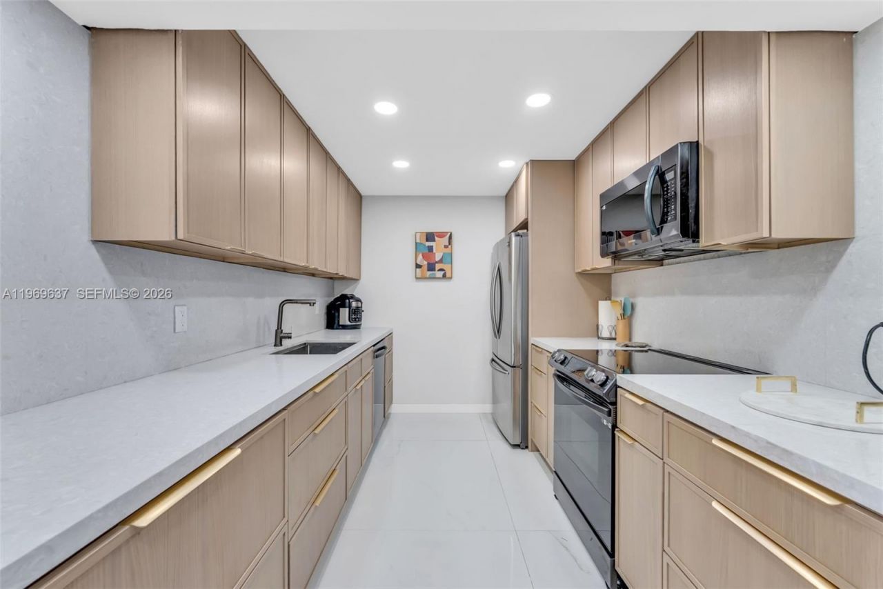 2500 Parkview Dr , Unit 2407, Hallandale Beach, FL 33009 Photo