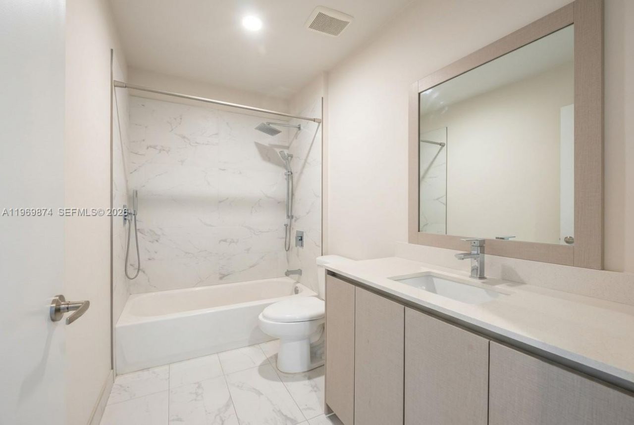 2535 NE 193rd St, Unit 3104, Miami, FL 33180 Photo