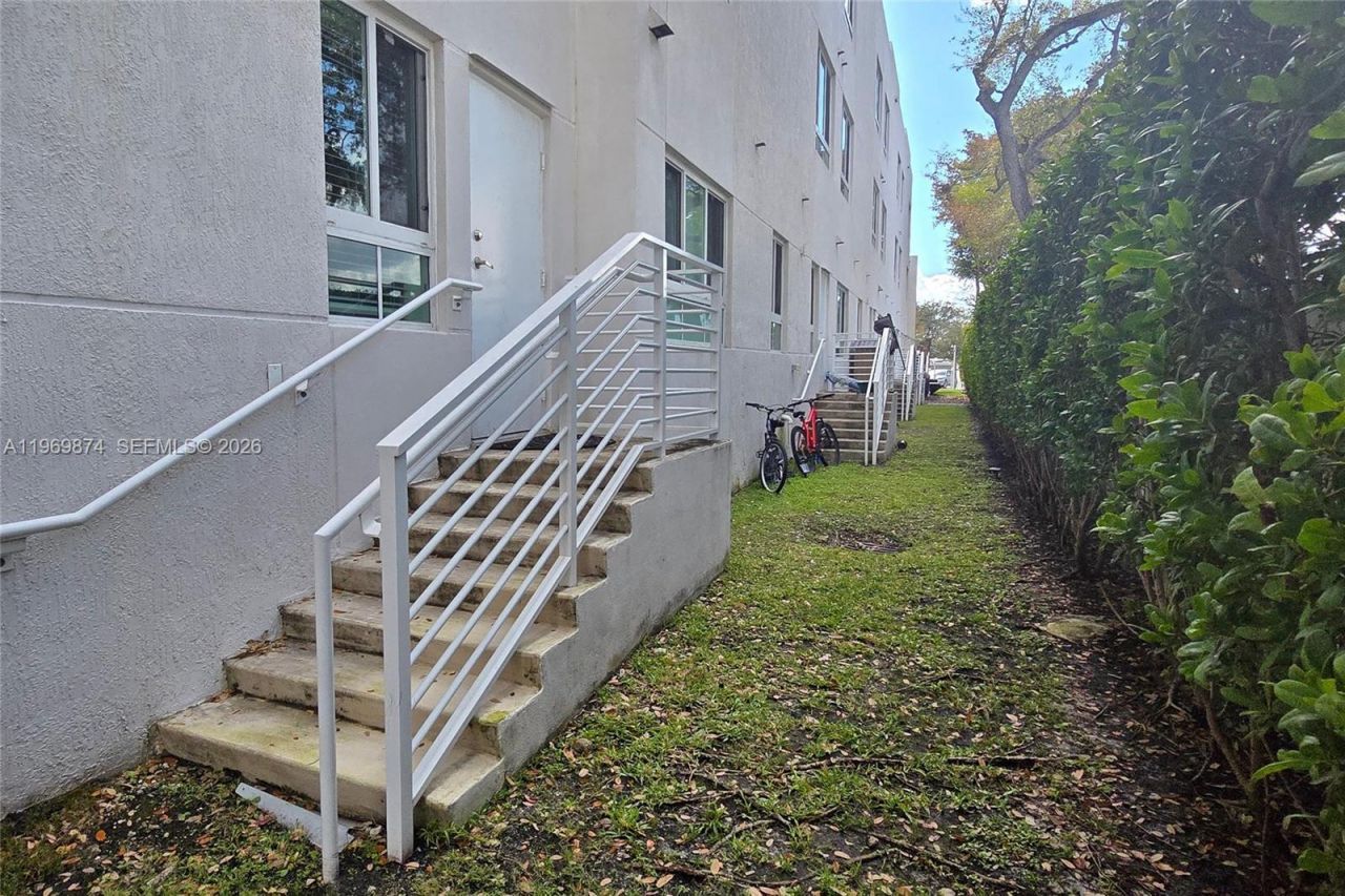 2535 NE 193rd St, Unit 3104, Miami, FL 33180 Photo