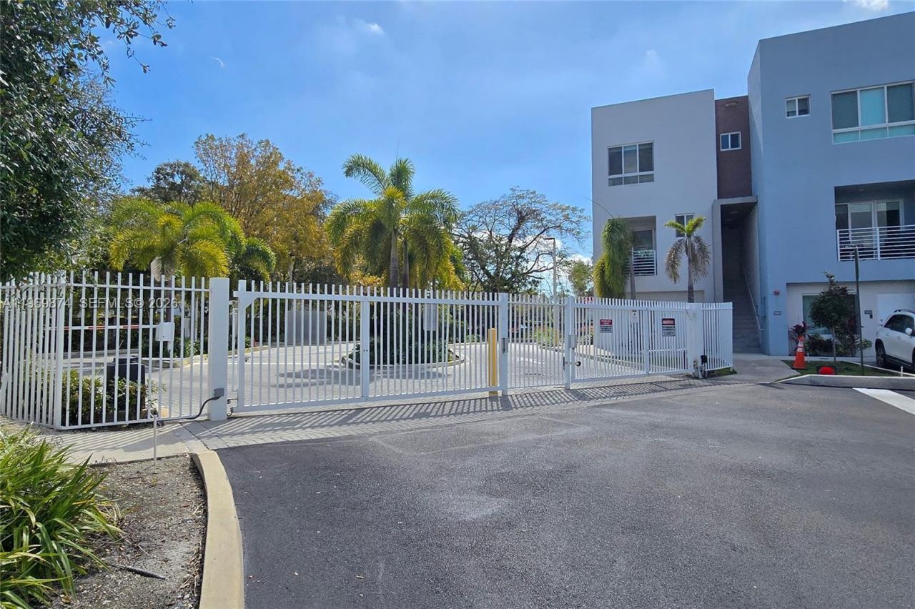 2535 NE 193rd St, Unit 3104, Miami, FL 33180 Photo