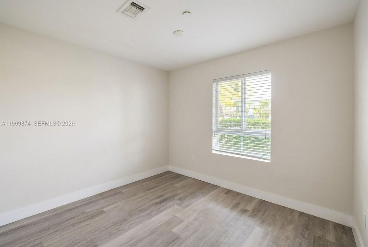 2535 NE 193rd St, Unit 3104, Miami, FL 33180 Photo