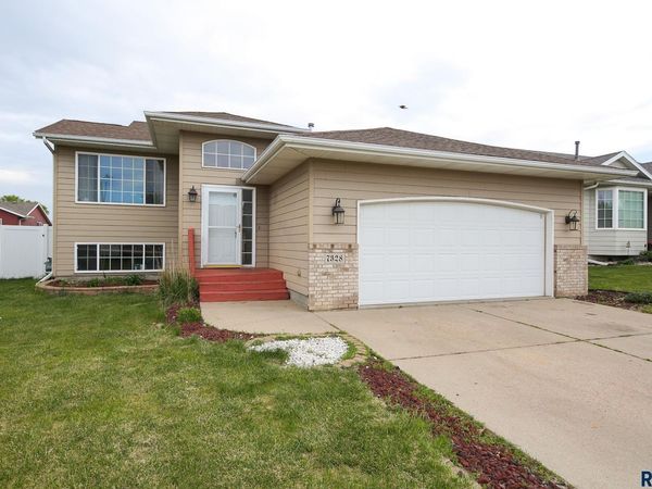 7328 W 51st St, Sioux Falls, SD 57105