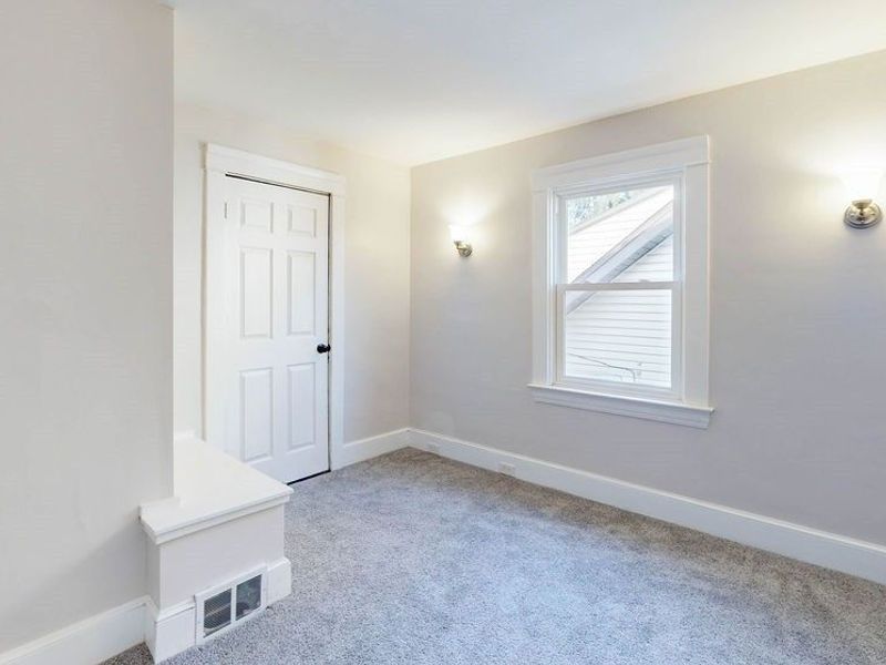 1686 Lee Road, Cleveland, OH 44118 Photo 12