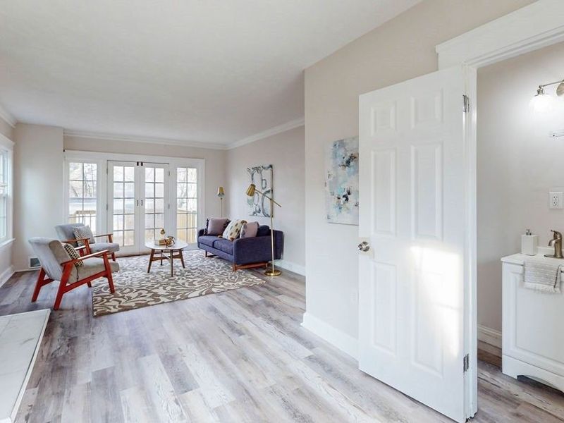 1686 Lee Road, Cleveland, OH 44118 Photo 9