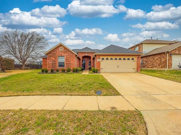 5260 Dillon Circle, Haltom City, TX 76137